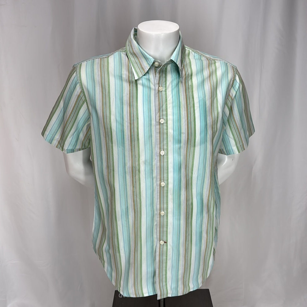 Guess men’s button down short sleeve shirt